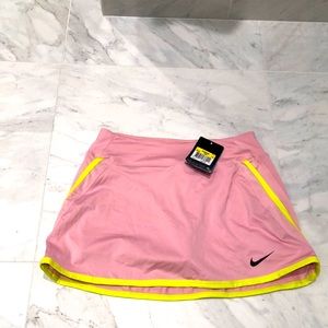 BNWT Nike tennis skirt